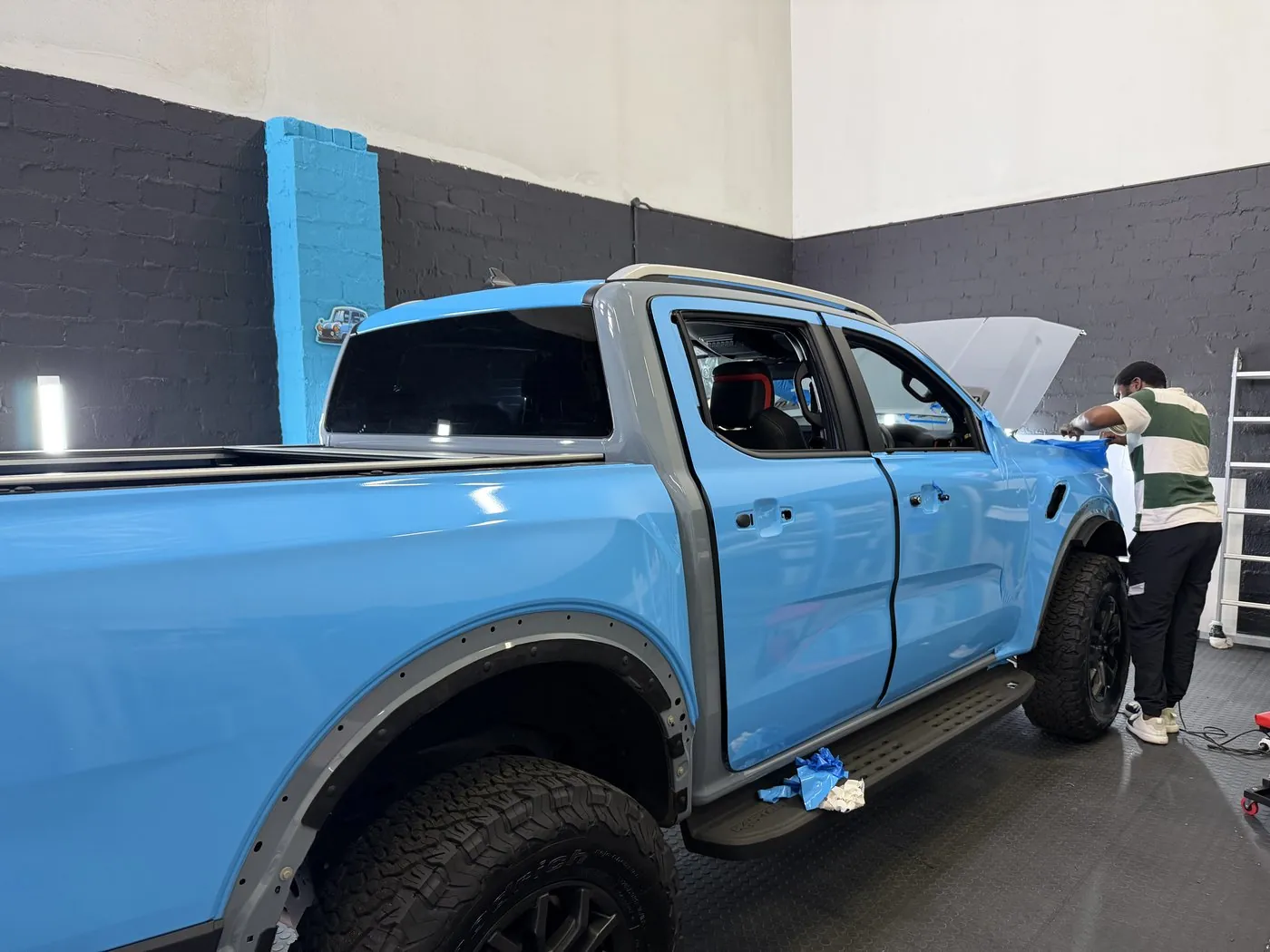 Bakkie colour change wrap installation