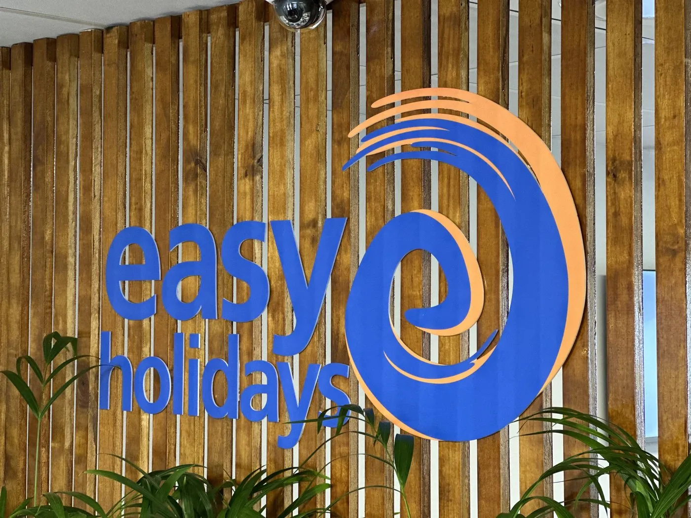 Easy Holidays 3D dimensional wall logo